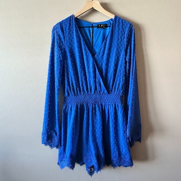 Women's L Lulus Meadowlake Blue Swiss Dot Lace Bell Sleeve Romper Textured - Picture 5 of 11